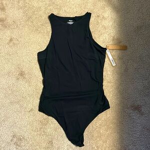 SKIMS bodysuit in ONXY size small